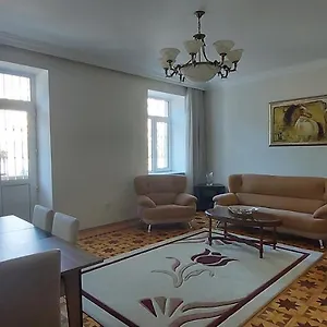 Azneft Royal Sea View شقة